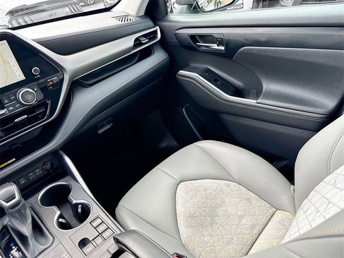 Used 2023 Toyota Highlander Bronze Edition image 26