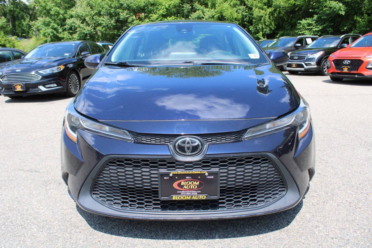 Used 2021 Toyota Corolla LE FWD image 3