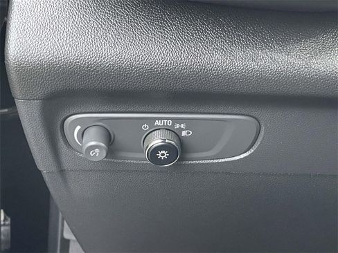 Used 2023 Buick Envision Essence image 18