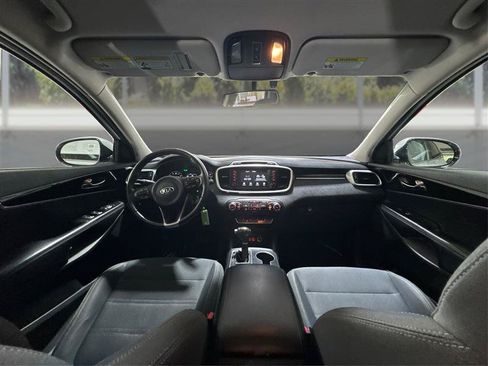 Used 2018 Kia Sorento AWD image 24