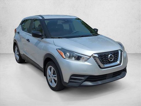 Used 2020 Nissan Kicks S FWD image 2