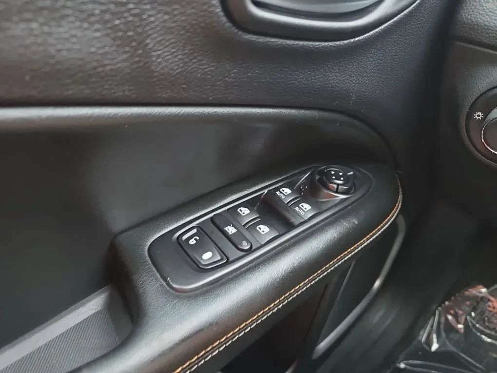 Used 2018 Jeep Compass Latitude w/ Popular Equipment Group AWD/4WD image 24