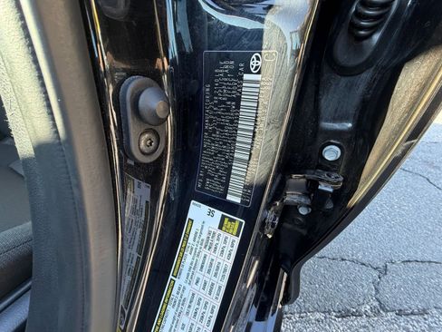 Used 2025 Toyota Corolla LE image 30