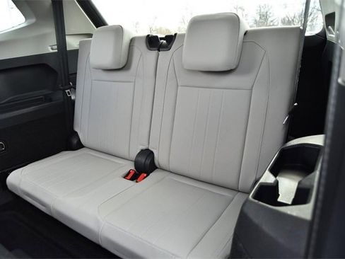 Certified 2023 Volkswagen Tiguan SE w/ Panoramic Sunroof Package image 25