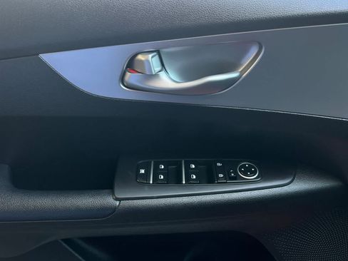 Used 2023 Kia Forte LXS FWD image 13