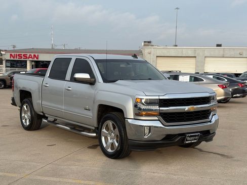 Used 2017 Chevrolet Silverado 1500 LT w/ Texas Edition image 5