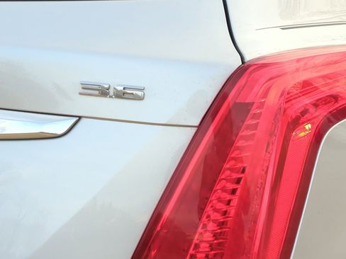 Used 2017 Cadillac XT5 Luxury image 33