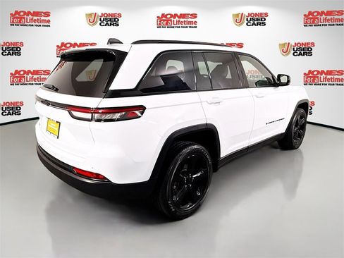 Used 2023 Jeep Grand Cherokee Altitude image 15