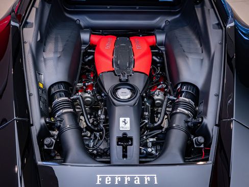 Used 2021 Ferrari F8 Tributo image 24