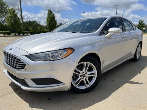 Used 2018 Ford Fusion SE FWD image 1