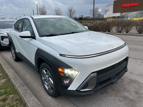 Used 2024 Hyundai Kona SE image 2