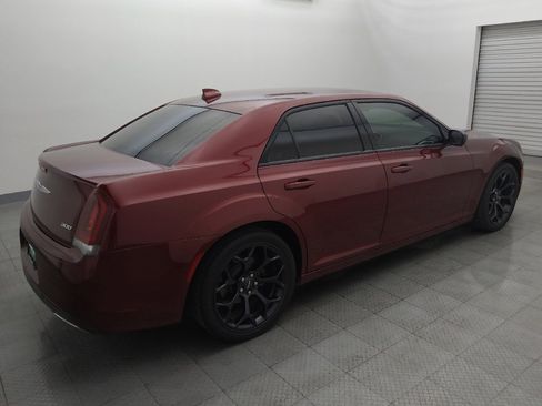 Used 2019 Chrysler 300 Touring w/ Sport Appearance Package image 10