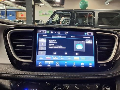 Used 2024 Chrysler Pacifica Select image 22