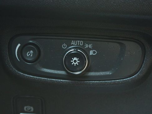 Used 2023 GMC Terrain SLE w/ LPO, Floor Liner Package AWD/4WD image 29