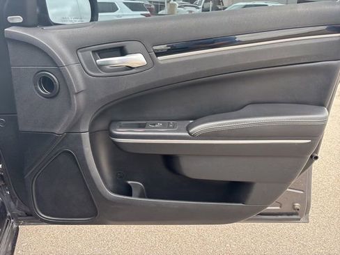 Used 2018 Chrysler 300 S RWD image 13