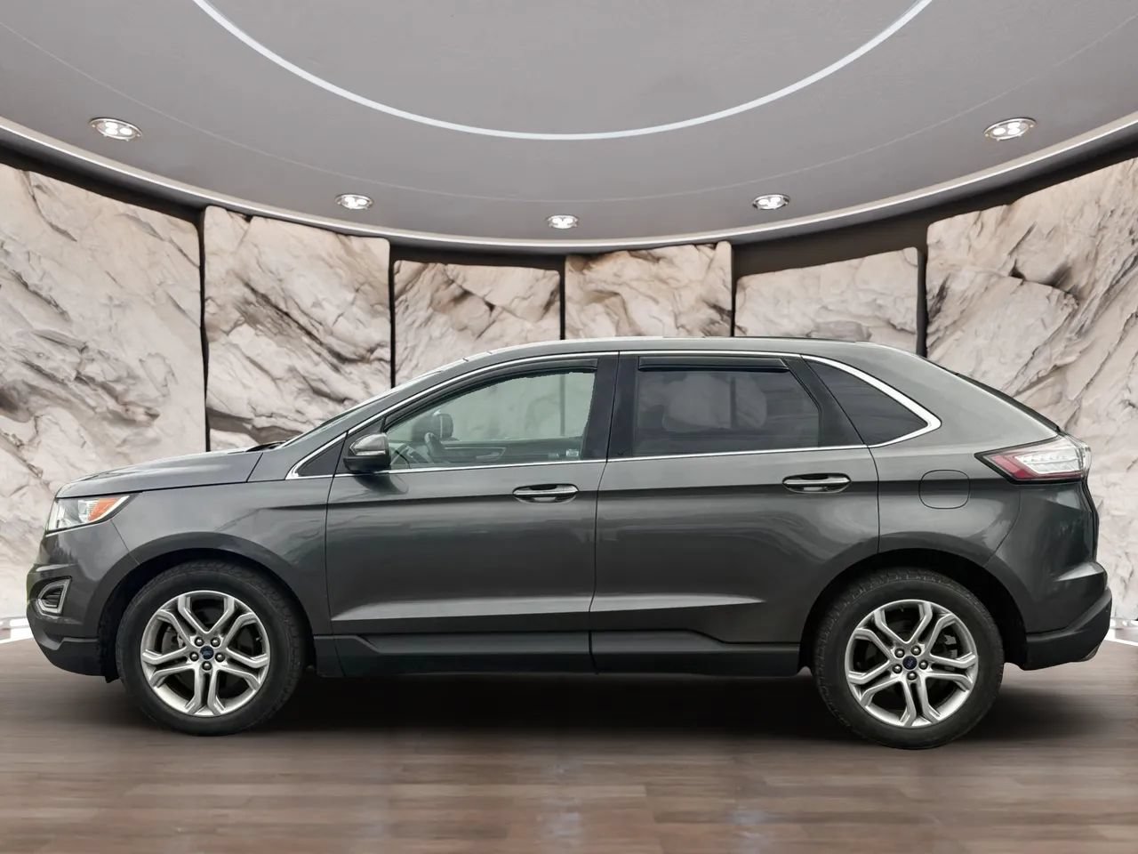Used 2017 Ford Edge Titanium w/ Technology Package AWD/4WD image 4