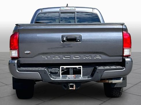 Used 2016 Toyota Tacoma TRD Off-Road w/ Premium & Technology Package AWD/4WD image 5
