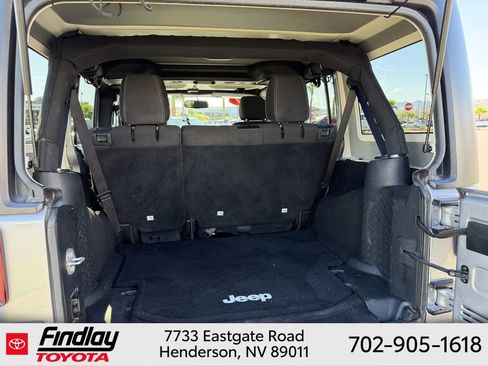 Used 2017 Jeep Wrangler Unlimited Rubicon w/ Cold Weather Group AWD/4WD image 18