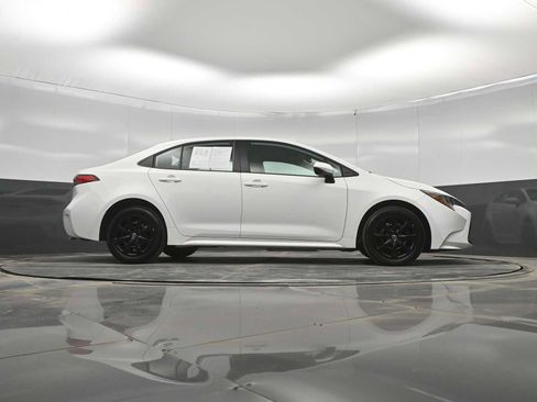 Used 2025 Toyota Corolla LE FWD image 38