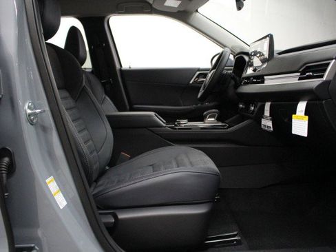 New 2026 Mitsubishi Outlander SE image 18