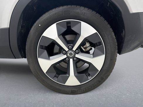 Used 2025 Volvo XC40 B5 Plus AWD/4WD image 22