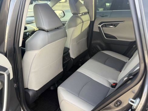 Used 2020 Toyota RAV4 Limited image 22