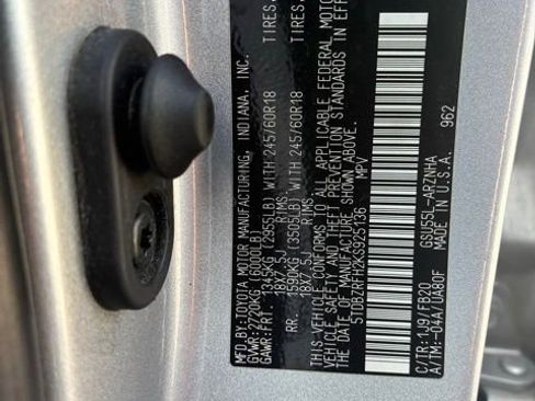Used 2019 Toyota Highlander LE AWD/4WD image 15