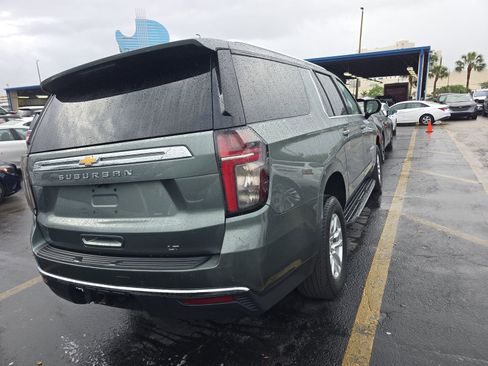 Used 2024 Chevrolet Suburban LT image 4