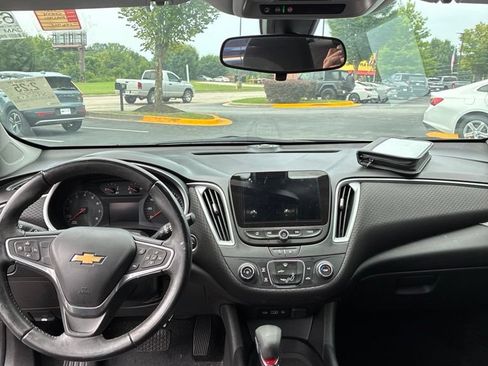 Used 2022 Chevrolet Malibu RS FWD image 11