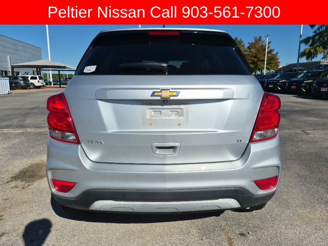 Used 2017 Chevrolet Trax LT w/ LT Convenience Package FWD image 4