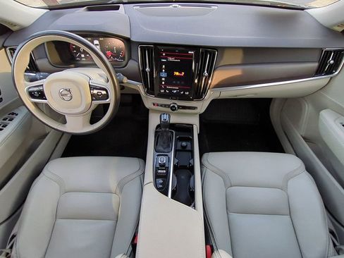 Used 2020 Volvo V90 T6 Cross Country image 15