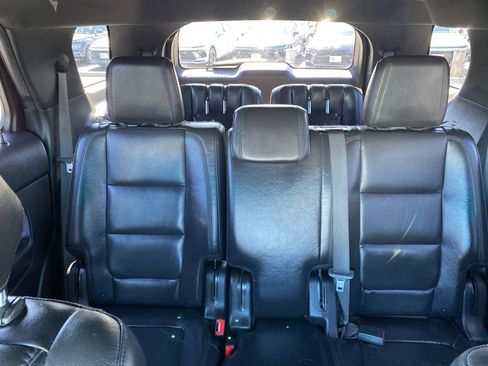 Used 2015 Ford Explorer XLT w/ Equipment Group 202A image 11