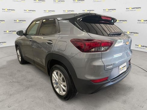 Used 2025 Chevrolet TrailBlazer LS FWD image 3
