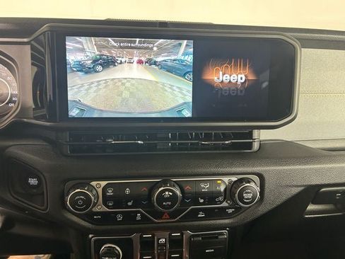 Used 2024 Jeep Gladiator Sport AWD/4WD image 22