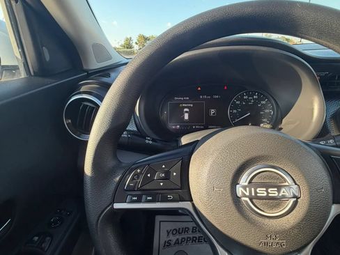 Used 2022 Nissan Kicks SV FWD image 13