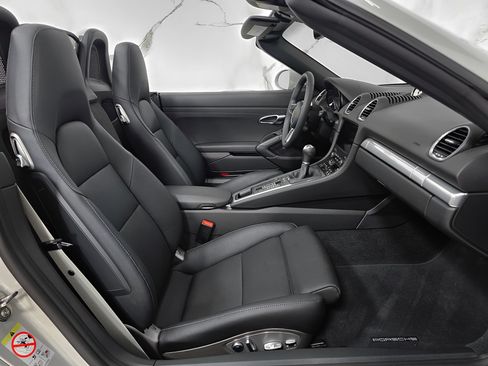 Used 2025 Porsche 718 Boxster RWD image 2
