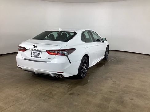 Used 2024 Toyota Camry SE FWD image 5