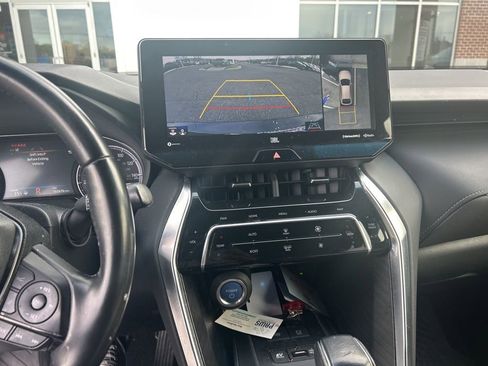 Used 2021 Toyota Venza Limited w/ Advanced Technology Package image 5