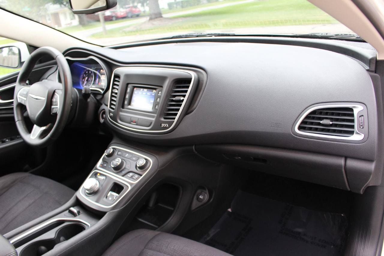 Used 2015 Chrysler 200 Limited w/ Convenience Group FWD image 40