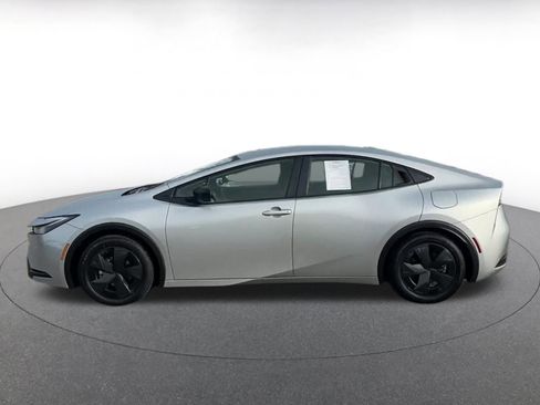Used 2025 Toyota Prius LE image 9