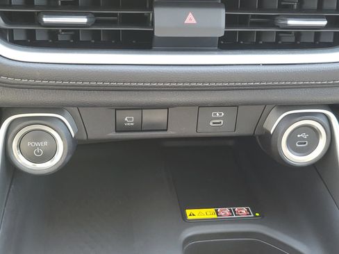 Used 2025 Toyota Grand Highlander AWD Hybrid image 28