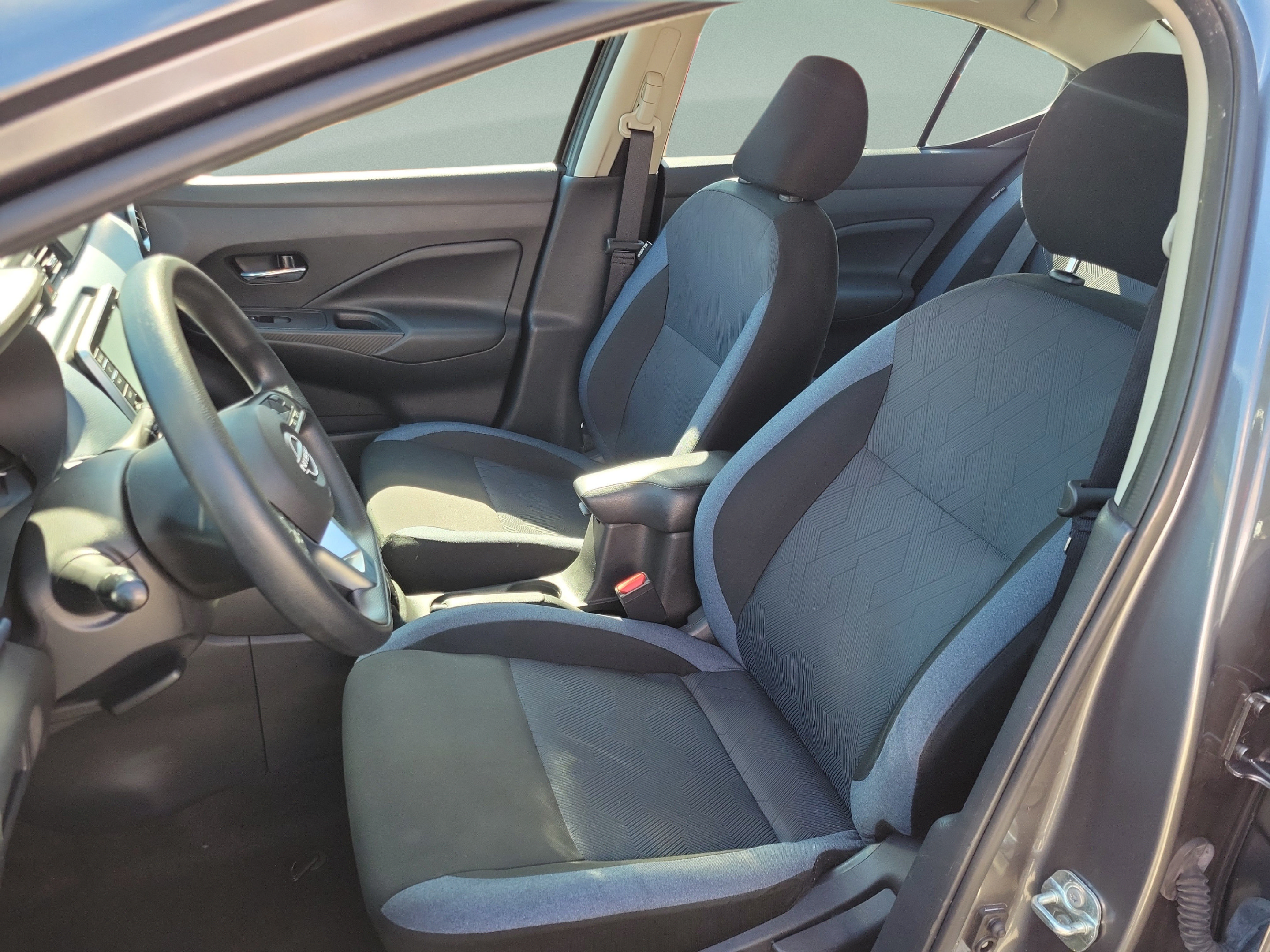 Used 2025 Nissan Versa SV FWD image 17