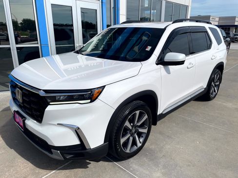 Used 2025 Honda Pilot Elite image 4