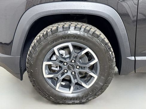 New 2026 Chevrolet Equinox ACTIV w/ Convenience Package III AWD/4WD image 19