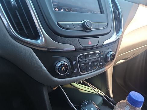 Used 2020 Chevrolet Equinox LT image 19