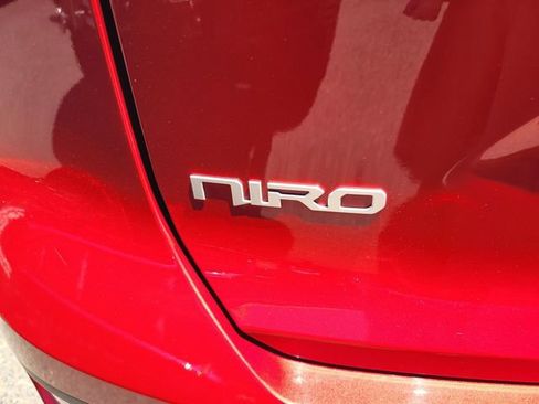 Used 2025 Kia Niro EX FWD image 7