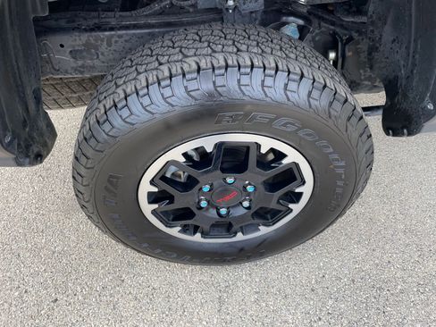 Used 2025 Toyota Tacoma TRD Off-Road image 29