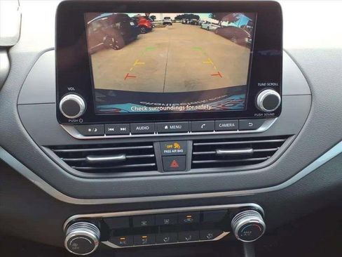 Used 2025 Nissan Altima 2.5 S image 15