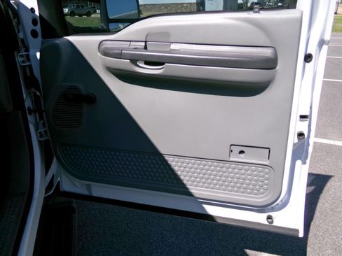 Used 2006 Ford F350 XL image 40