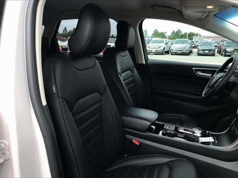 Used 2019 Ford Edge SEL w/ Equipment Group 201A AWD/4WD image 8